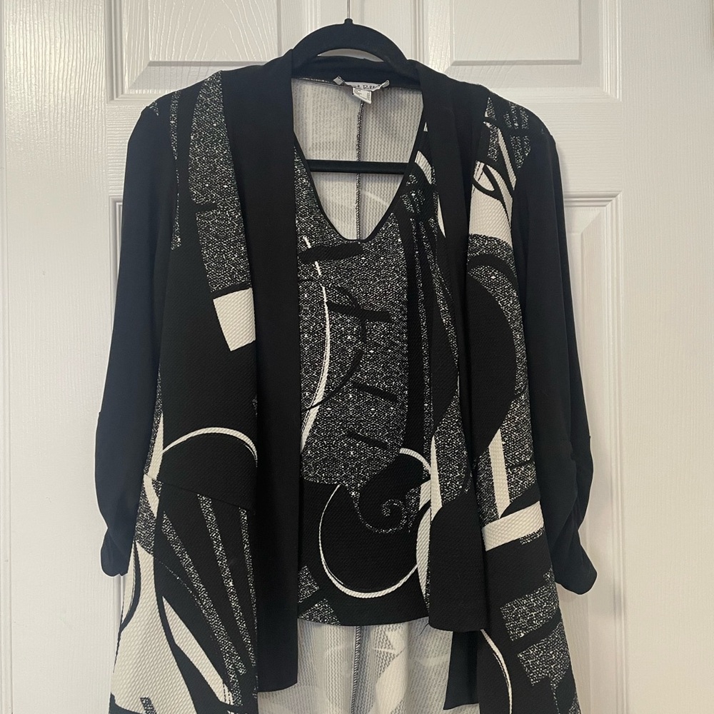 Black and White Women's coordinated blouse and shrug